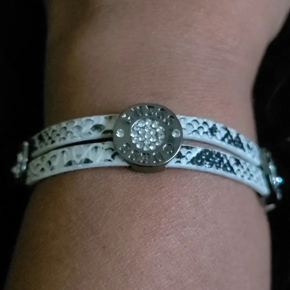 Guess Bracelet with Magnetic Clasp-NWOT - Picture 3 of 7